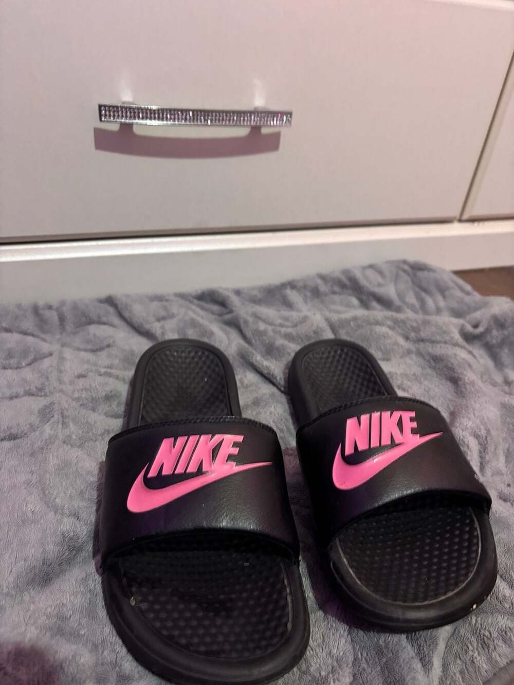 Nike Benassi JDI Women's Slide Sandals Black and Vivid Pink 10